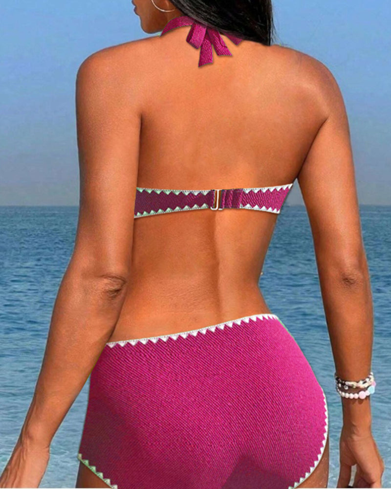 Bikini da vacanza semplice con colletto halter plissettato